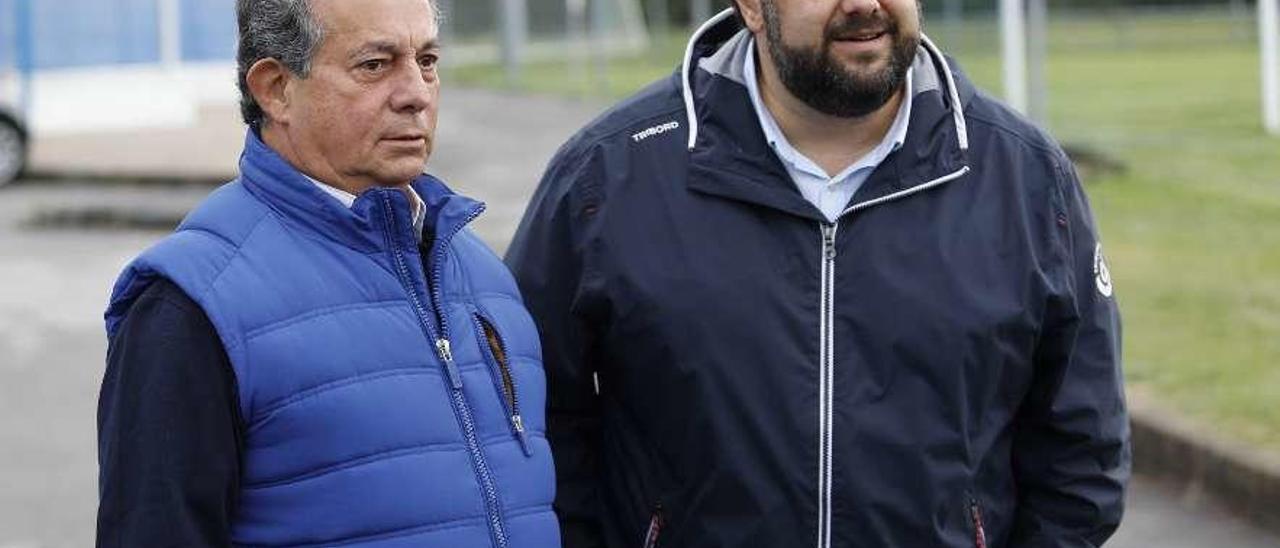 Federico González y Jorge Menéndez Vallina, en las instalaciones deportivas de El Requexón.