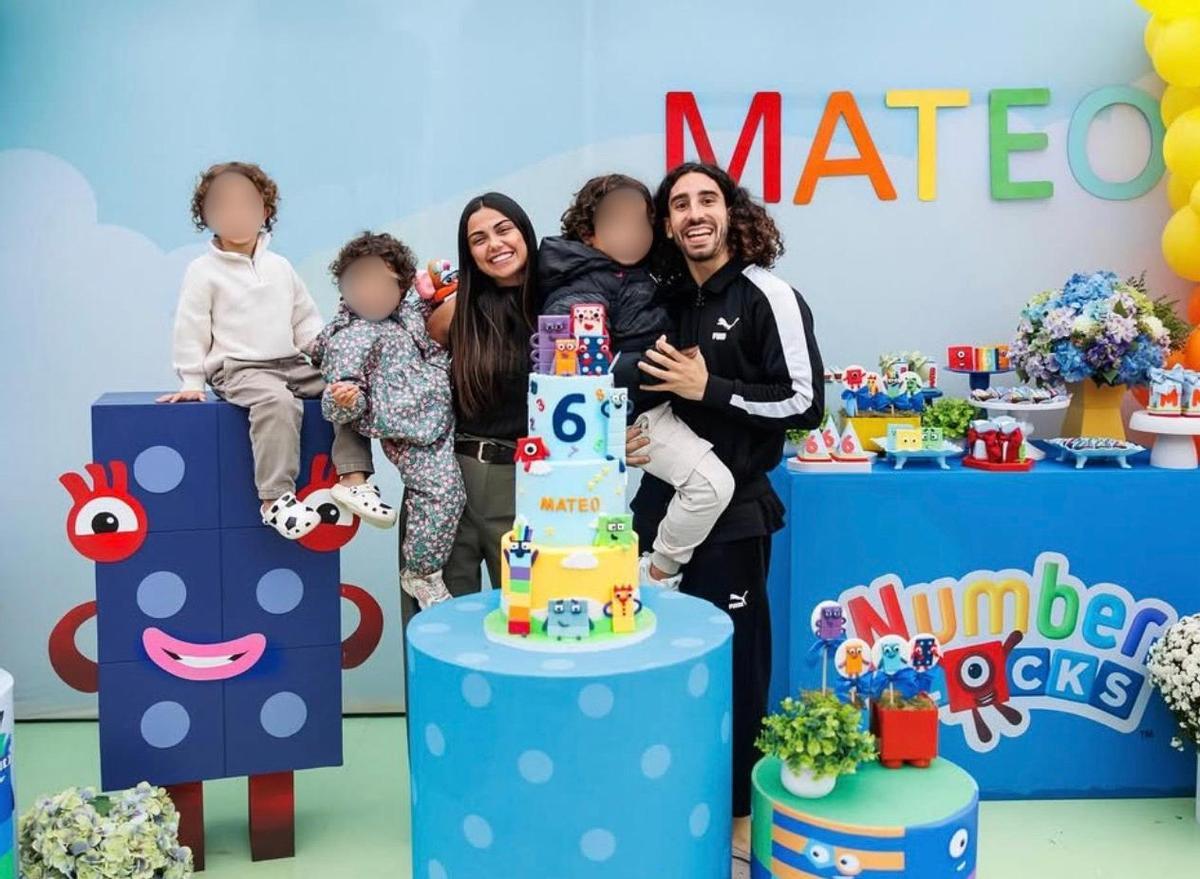 La familia de Marc Cucurella y Claudia Rodríguez, al completo