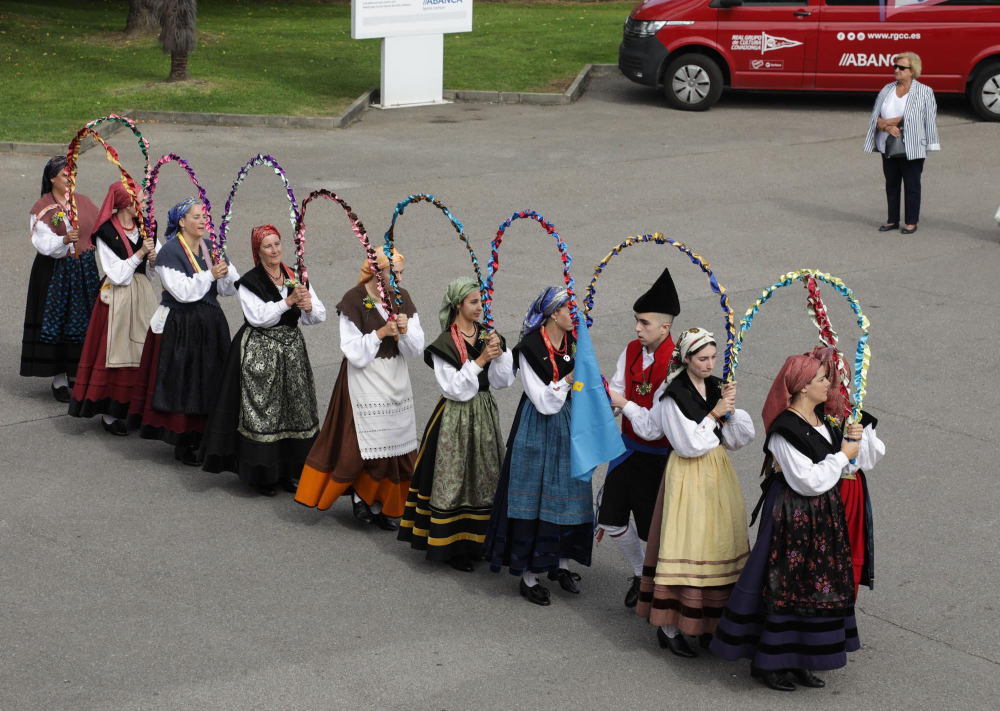 En imágenes: El Grupo Covadonga despide sus fiestas con homenajes