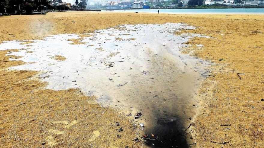 El extraño caso del manantial en la playa de Santa Cristina: es un acuífero