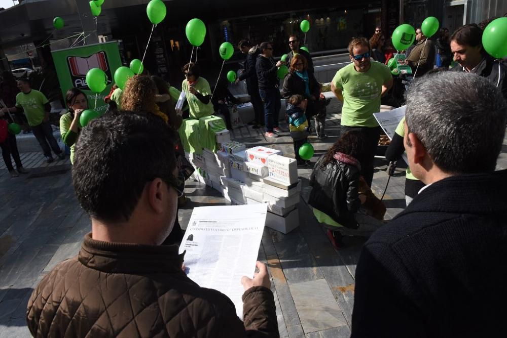 Los interinos de Educación protestan por las oposi