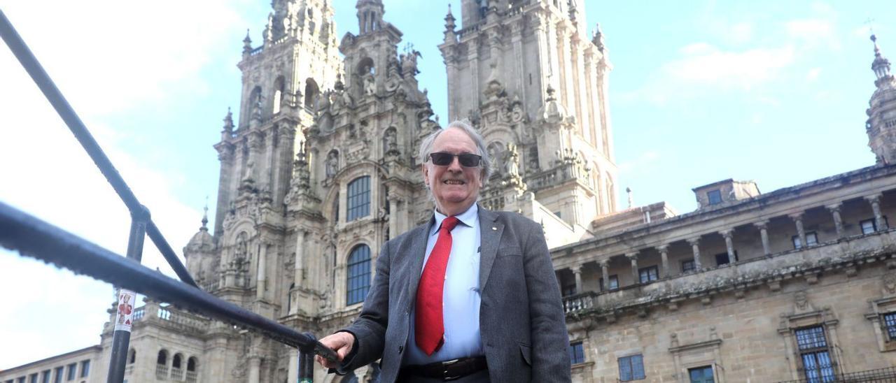 Michael Stanley Whittingham en la Praza do Obradoiro, en Santiago.