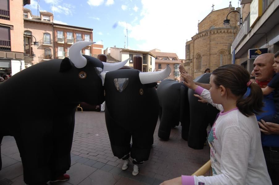 Los toros hinchables llenaron las calles