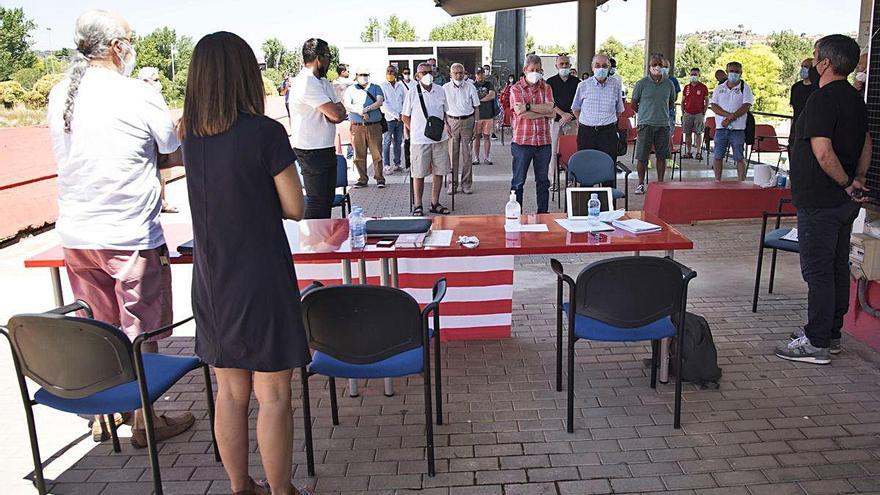 Minut de silenci pels socis  morts per la covid-19