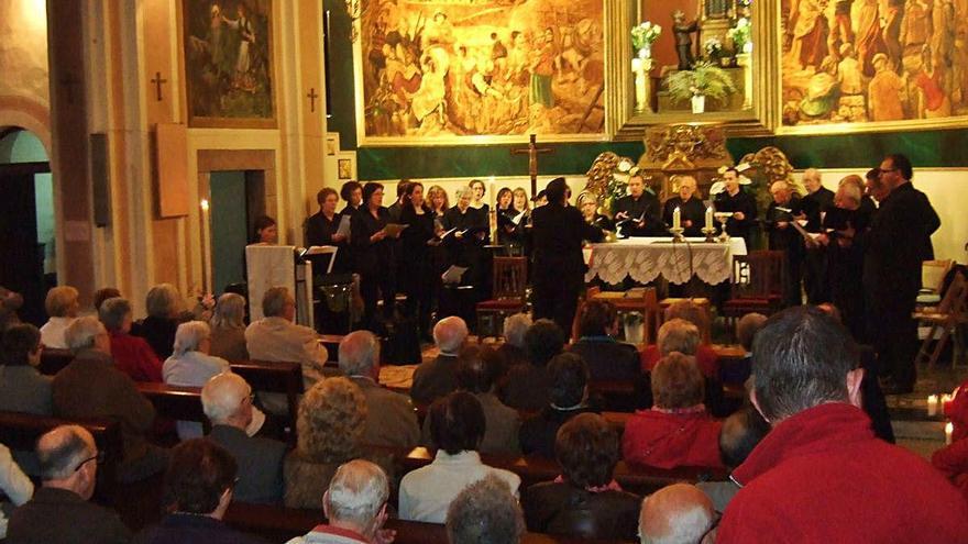 Santuari de Joncadella, en un dels aplecs que s&#039;hi celebra per Pasqua