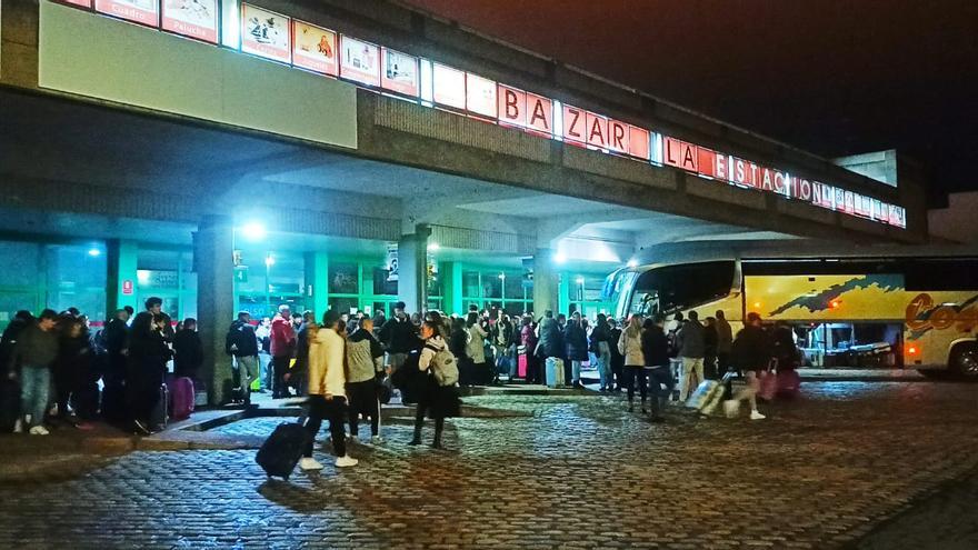 Sin sala de espera ni baños, en la estación de autobuses de Plasencia