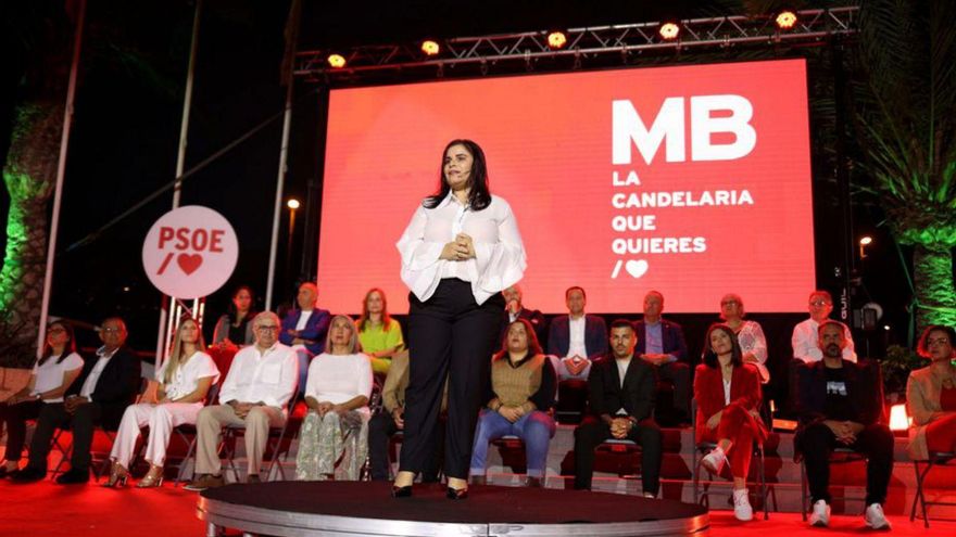 Mari Brito con el grupo que le acompaña en su candidatura. | | E.D.