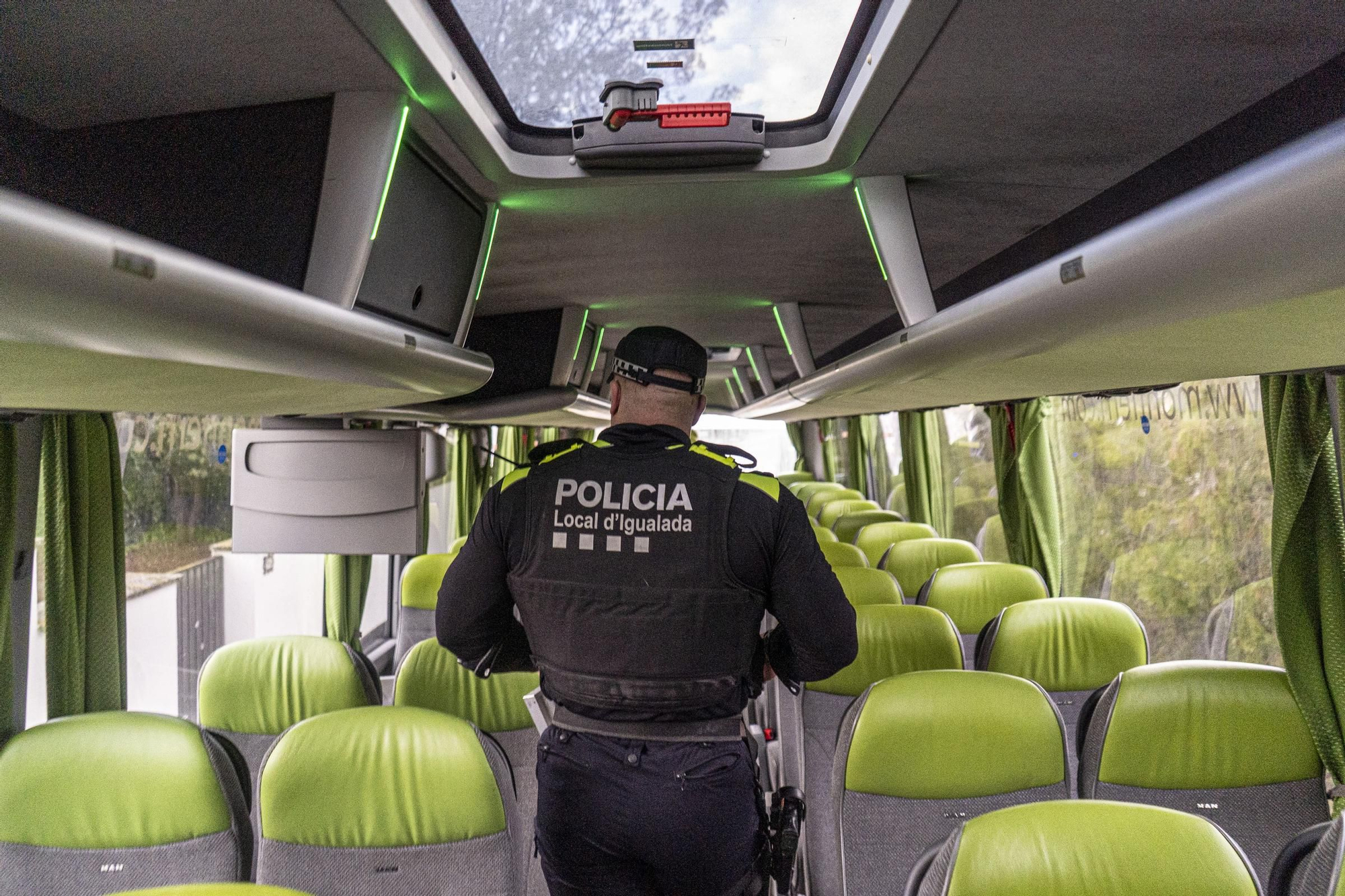 Un control del transport escolar dels Mossos, des de dins