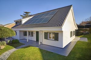 Paneles solares vivienda unifamiliar