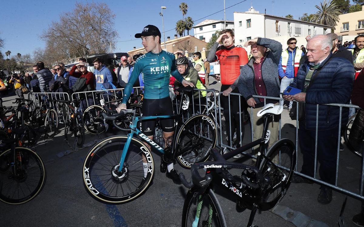 Salida de la Volta Ciclista a la Comunitat Valenciana desde Bétera Salida de la Volta Ciclista a la Comunitat Valenciana desde Bétera