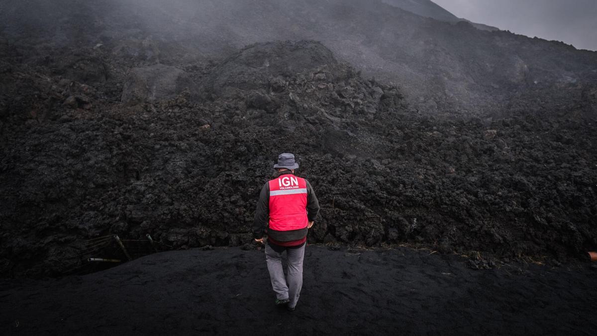 Canarias vigila sus volcanes desde las Islas pese a depender del Estado