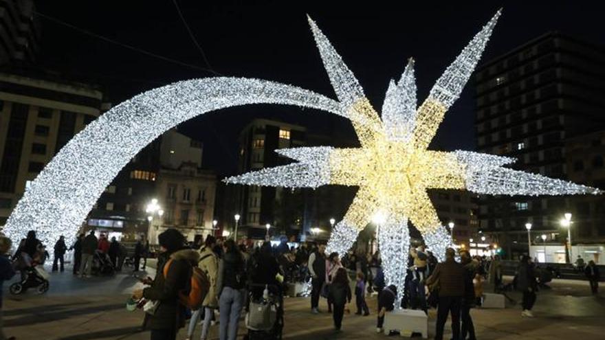 La ciudad asturiana donde se encuentra la estrella de Navidad más grande de España: diez metros de alto y miles de lucesf3fe media libre aspect ratio default 0