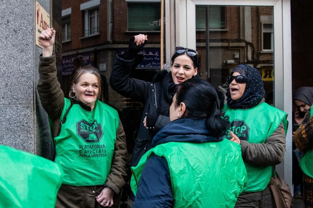 La PAHC fa guàrdia per evitar el primer desnonament obert dictat a Manresa