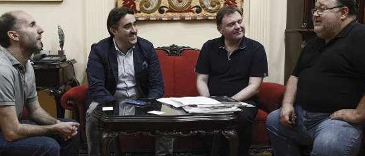 Jácome y Pumar se reunieron ayer con Nemesio Pérez (1ºd). // B.Lorenzo