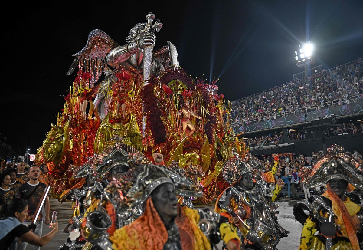 El Carnaval de Brasil festeja el fin de la era Bolsonaro