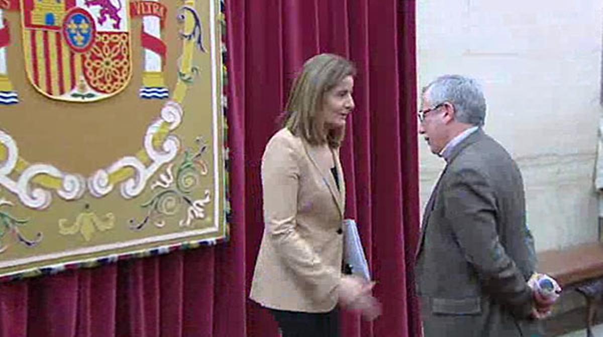La ministra d’Ocupació explica els detalls de la reforma laboral a empresaris i sindicats.