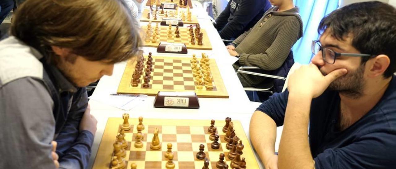 Sebastià Massanet (Ágora) ante Pedro Lechado (Balanguera).