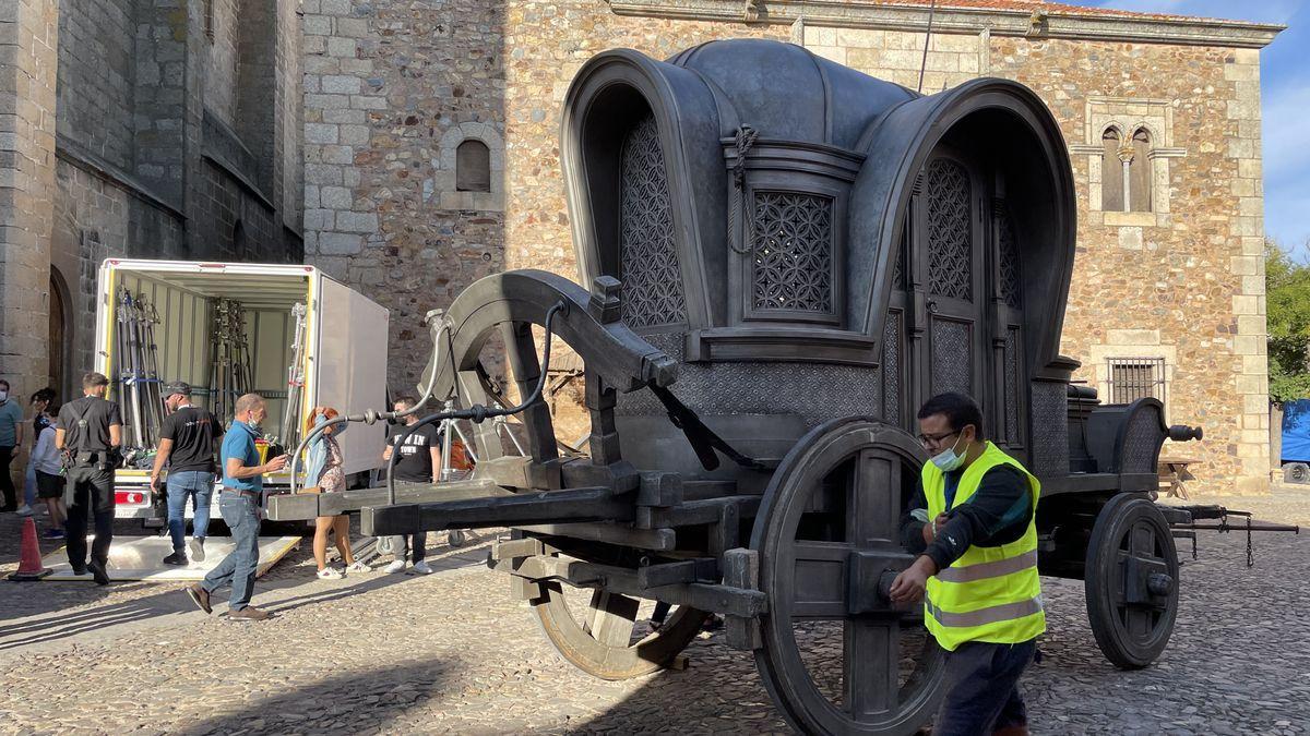 La caravana, protagonista de una escena, en la plaza de San Mateo.