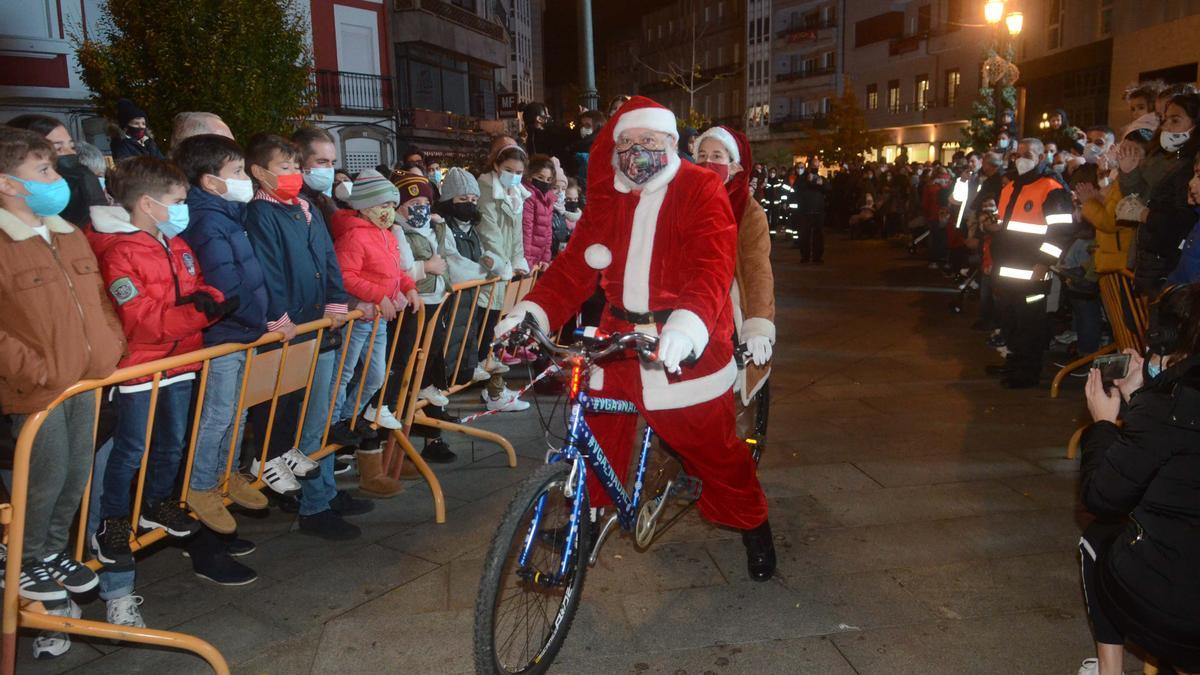 Papá Noel llegó en bici.