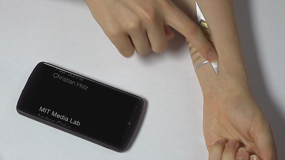 El MIT experimenta amb tatuatges metàl·lics per controlar dispositius mòbils.