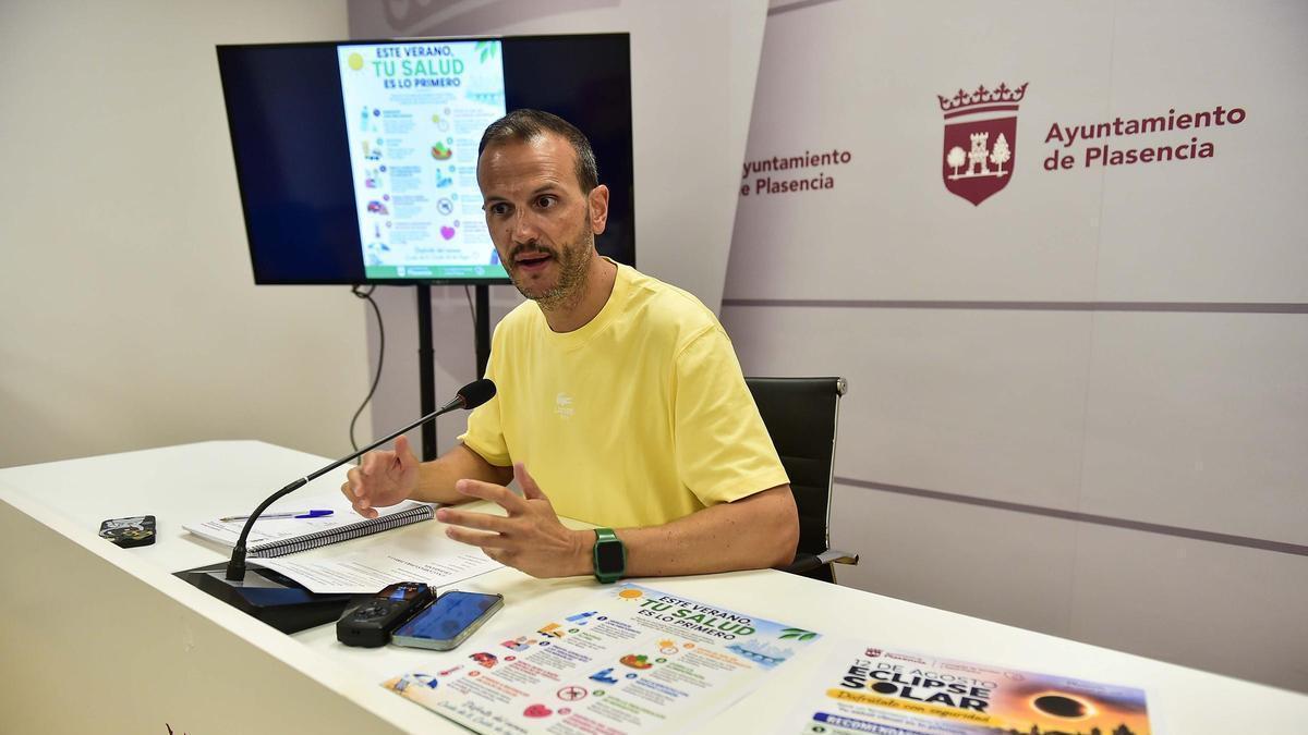 Plasencia pone en marcha una campaña de prevención para el verano y pide extremar la precaución ante el eclipse