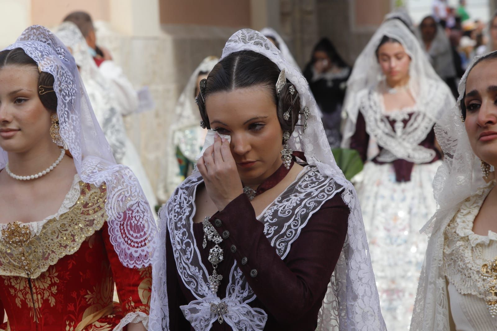 Desbordante emoción en las primeras fotos de la ofrenda de fallas 2024