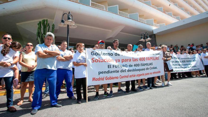 Los trabajadores del hotel Oliva Beach se concentran en la capital grancanaria