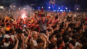 Extasis en plaza Catalunya de Barcelona por el triunfo de la selección española en la Eurocopa