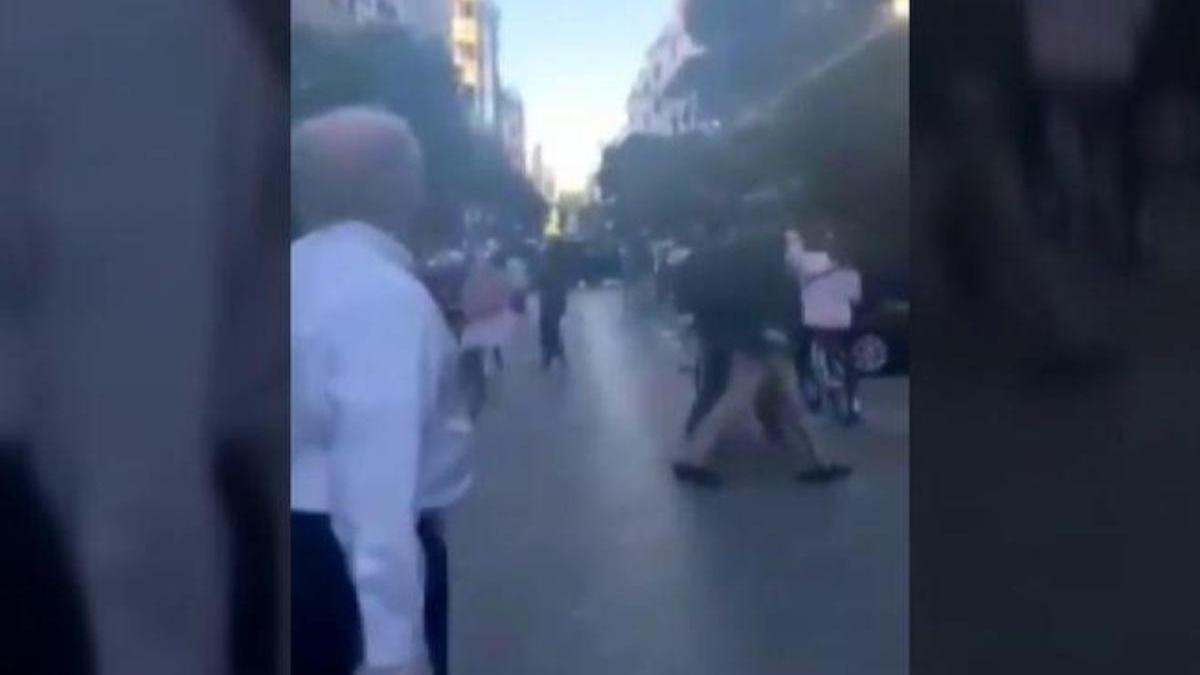 Una fiesta en la calle deriva en protesta contra el Gobierno en Madrid