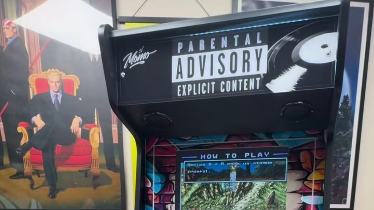 La máquina recreativa que Cris Arcades ha fabricado para El Momo.