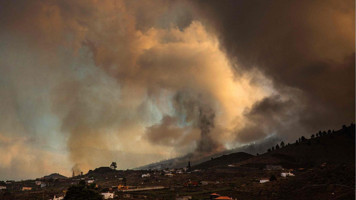 El volcán de La Palma ha emitido entre 6.000 y 9.000 toneladas de dióxido de azufre. En la imagen, la Cumbre Vieja de La Palma.