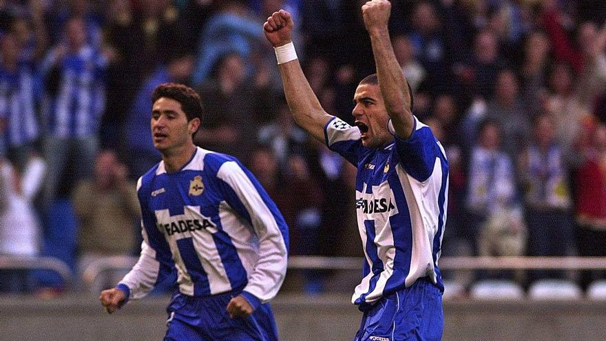 Pandiani y Víctor Sánchez del Amo celebran el gol del delantero uruguayo contra el Milan hace 16 años.