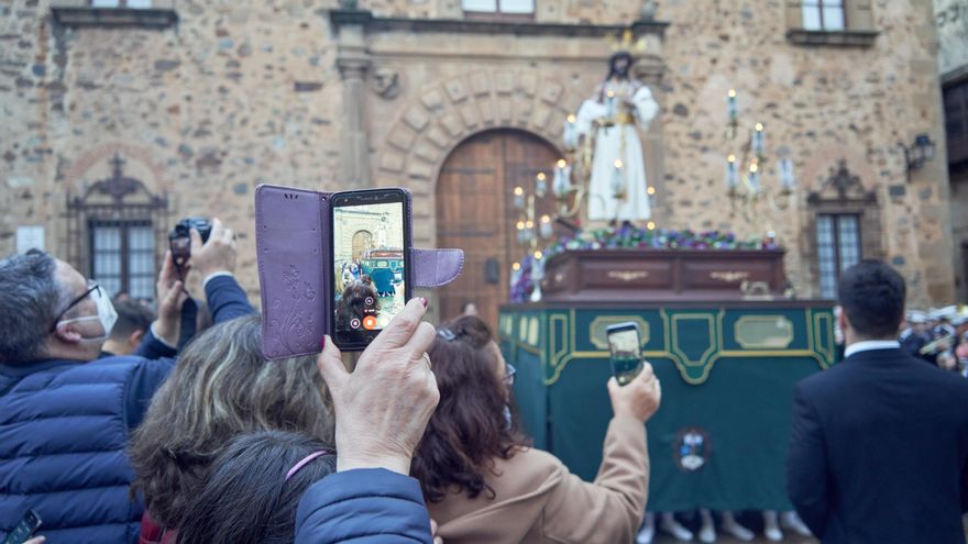 Los jóvenes arriesgan y el Despojado sale por fin a las calles de Cáceres