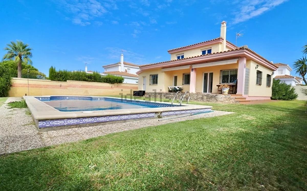 El chalet de Lucas en Cádiz, a la venta por más de un millón de euros