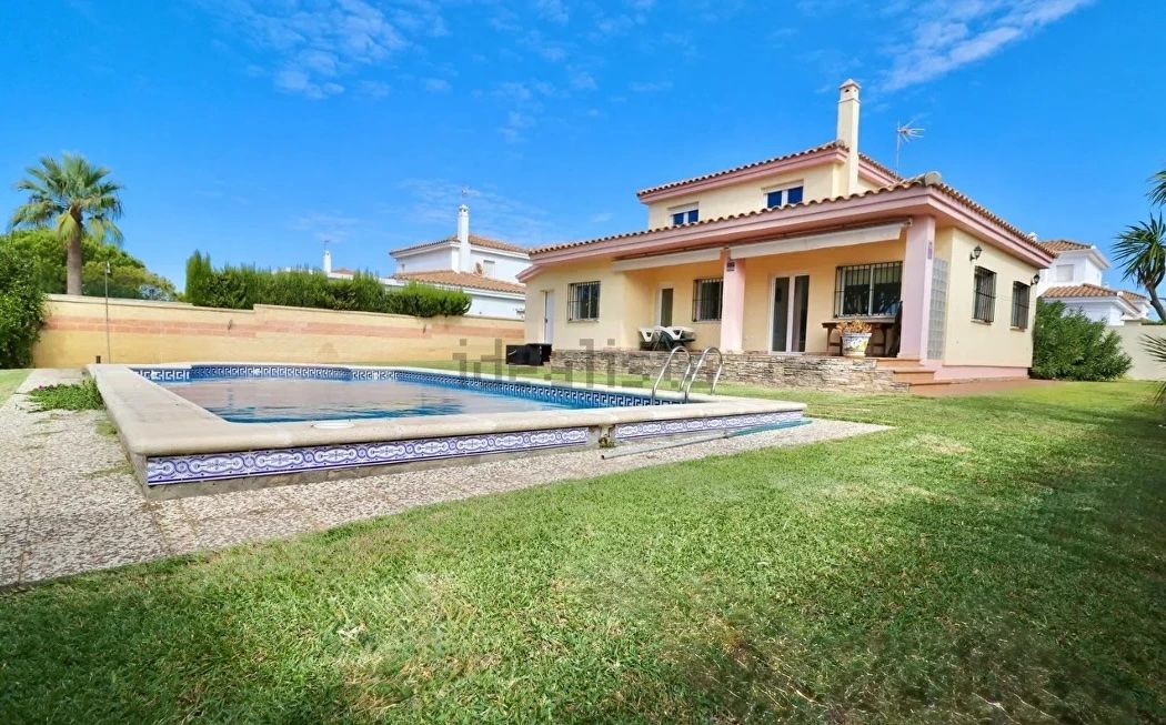 El chalet de Lucas en Cádiz, a la venta por más de un millón de euros
