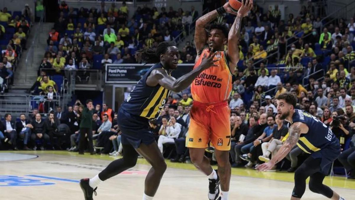 Chris Jones fue el máximo anotador del Valencia BC, con 16 puntos en el partido disputado en tierras turcas.