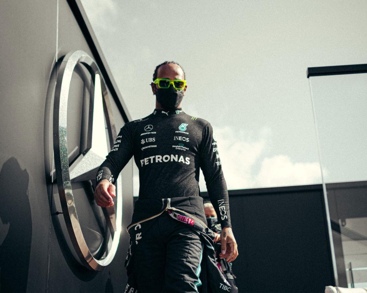 Hamilton, en el paddock de Estambul