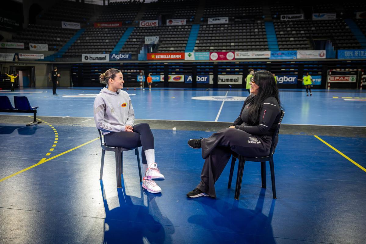Barcelona 03/02/2026 Deportes. Ritmo de Campeona. Martina Capdevila,jugadora de balonmano española con Laia Bonals. AUTOR: JORDI OTIX y PATRICIO ORTIZ