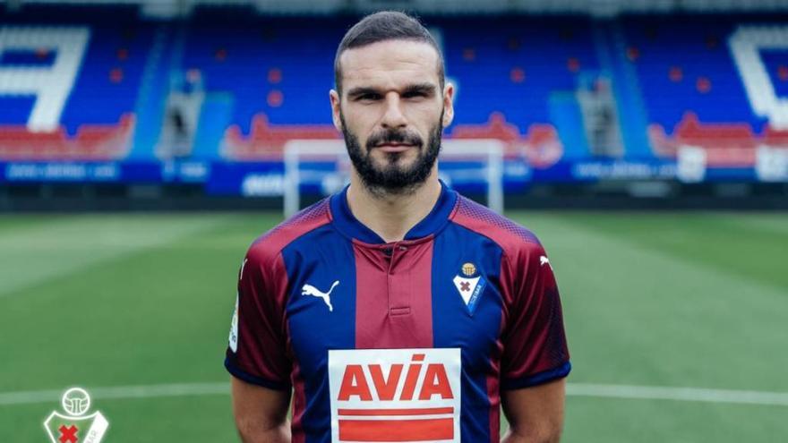 Lombán ha militado en el Eibar en su última etapa y está sin equipo