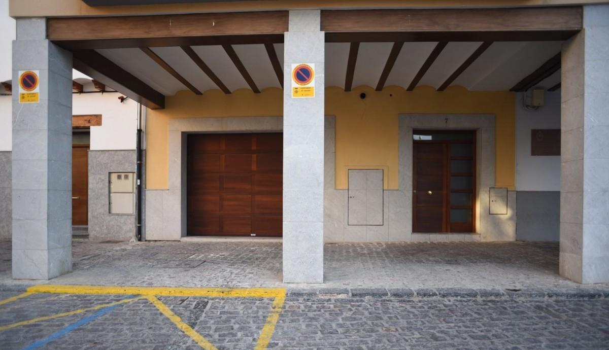 Esto es lo que debes saber si aparcas delante de un garaje sin señal de vado.