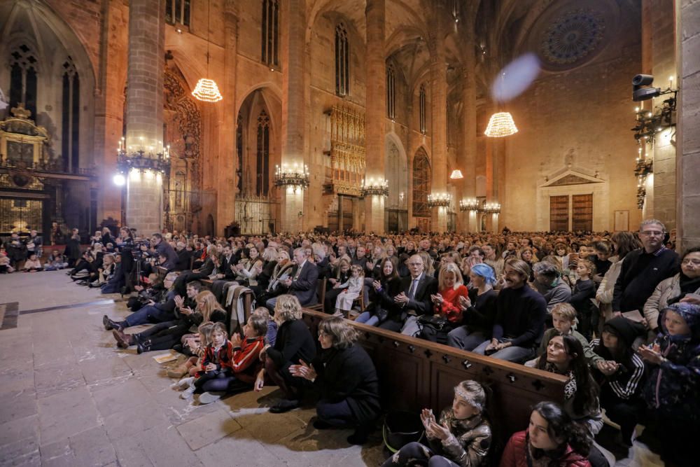 La celebración de Santa Lucía llena la Catedral de público