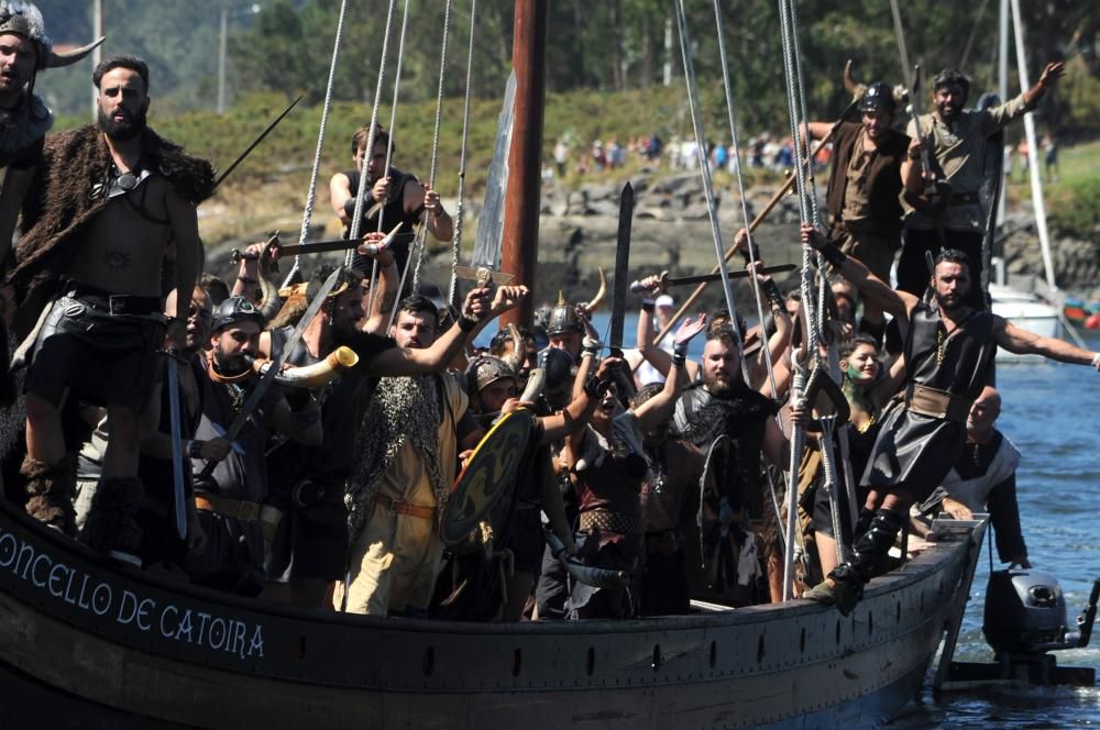 La recreación del desembarco se convierte en el acto central de la Romaría Vikinga