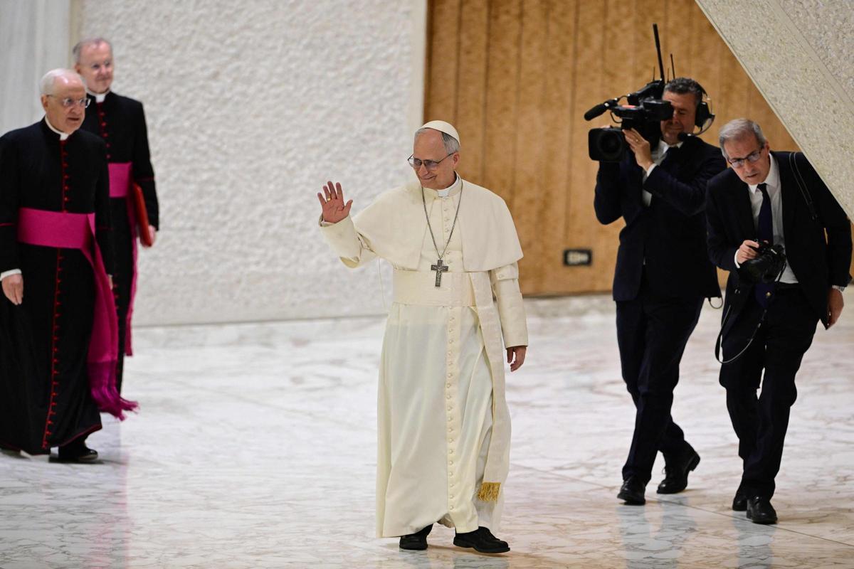 El papa León XIV se reúne con los periodistas en El Vaticano
