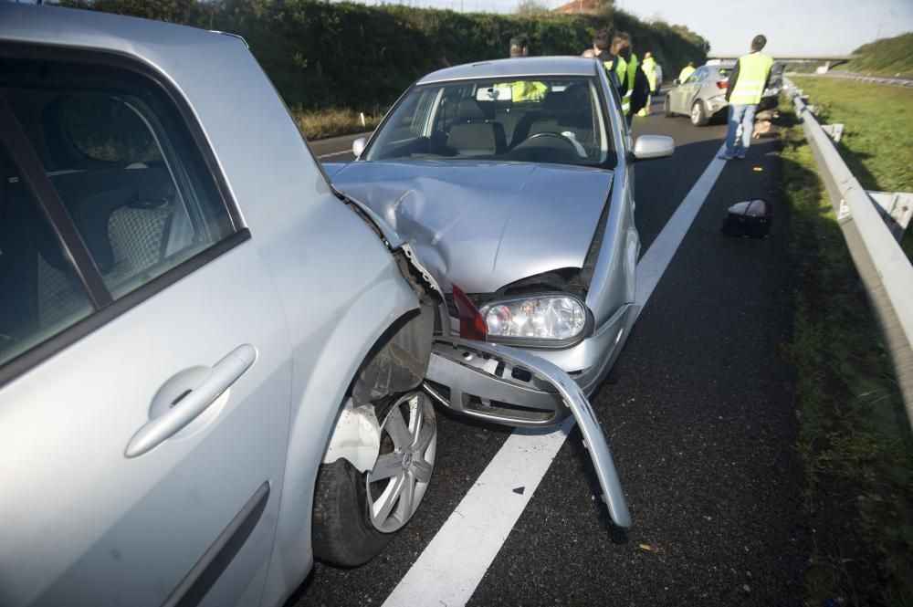 El accidente ocurrió en sentido salida de la ciudad (A Coruña-Santiago).