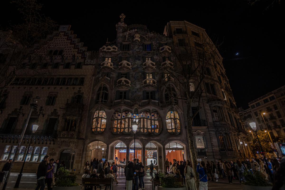 Hola Planeta en el mundo. Casa Batlló