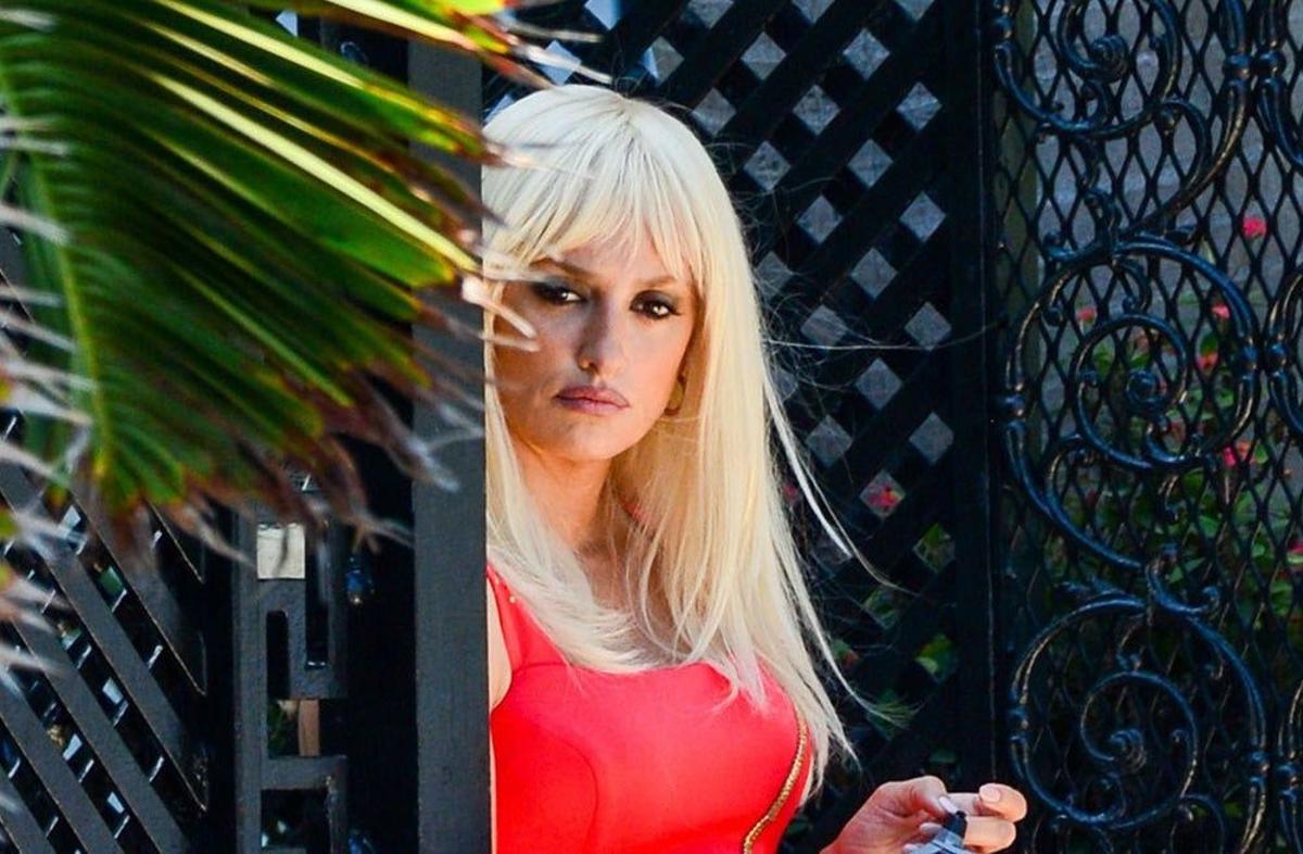 Penélope Cruz como Donatella Versace