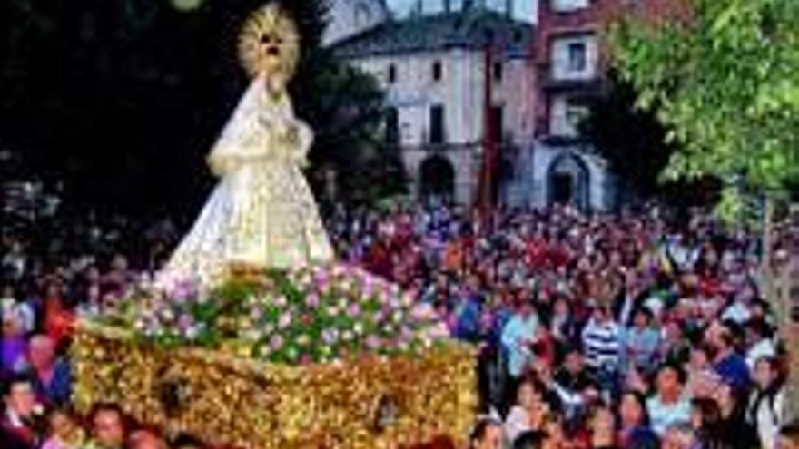 La Virgen regresa a su templo