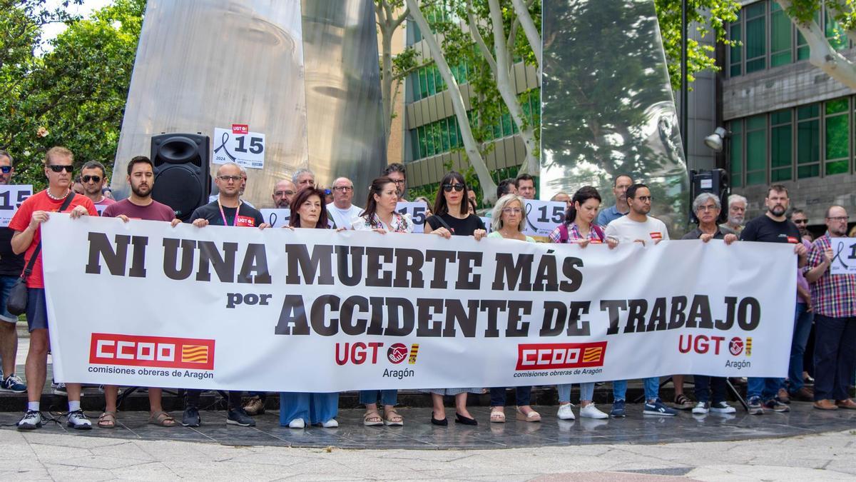 La protesta de CCOO y UGT Aragón se ha convocado una vez más en el paseo Constitución.