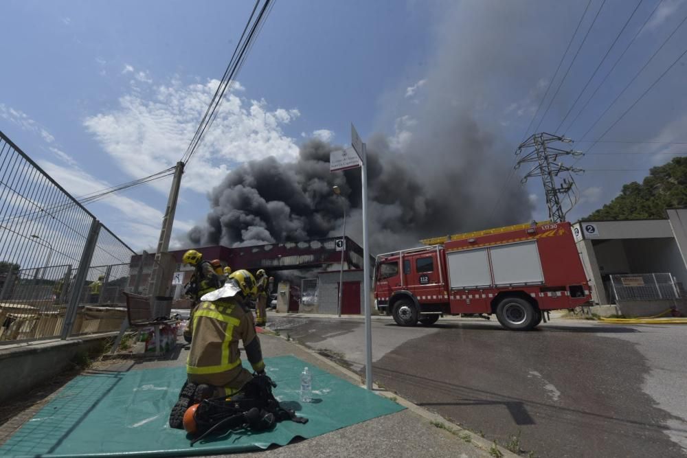 Incendi a la fàbrica Bo de debò a Sant Vicenç de Castellet