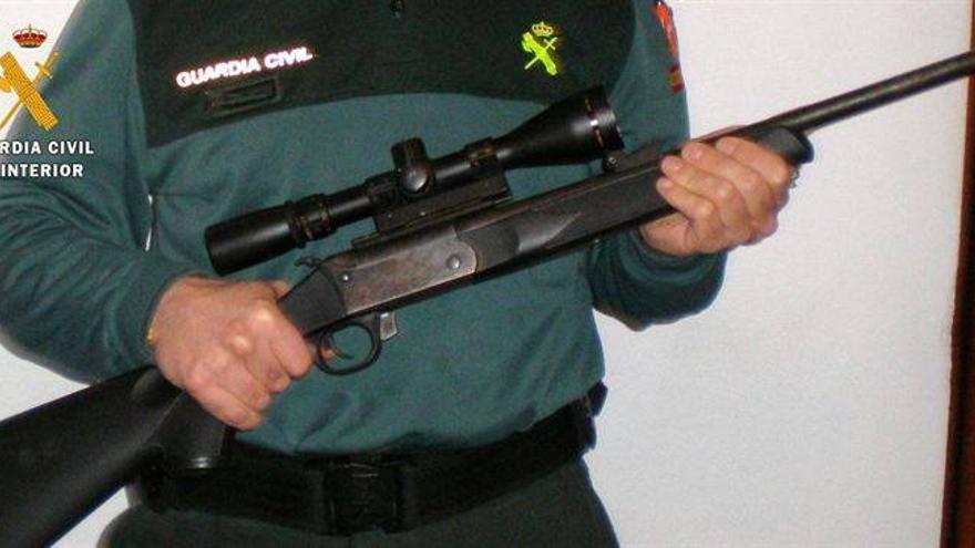 Detenidas dos personas en Higuera la Real por tenencia ilícita de armas